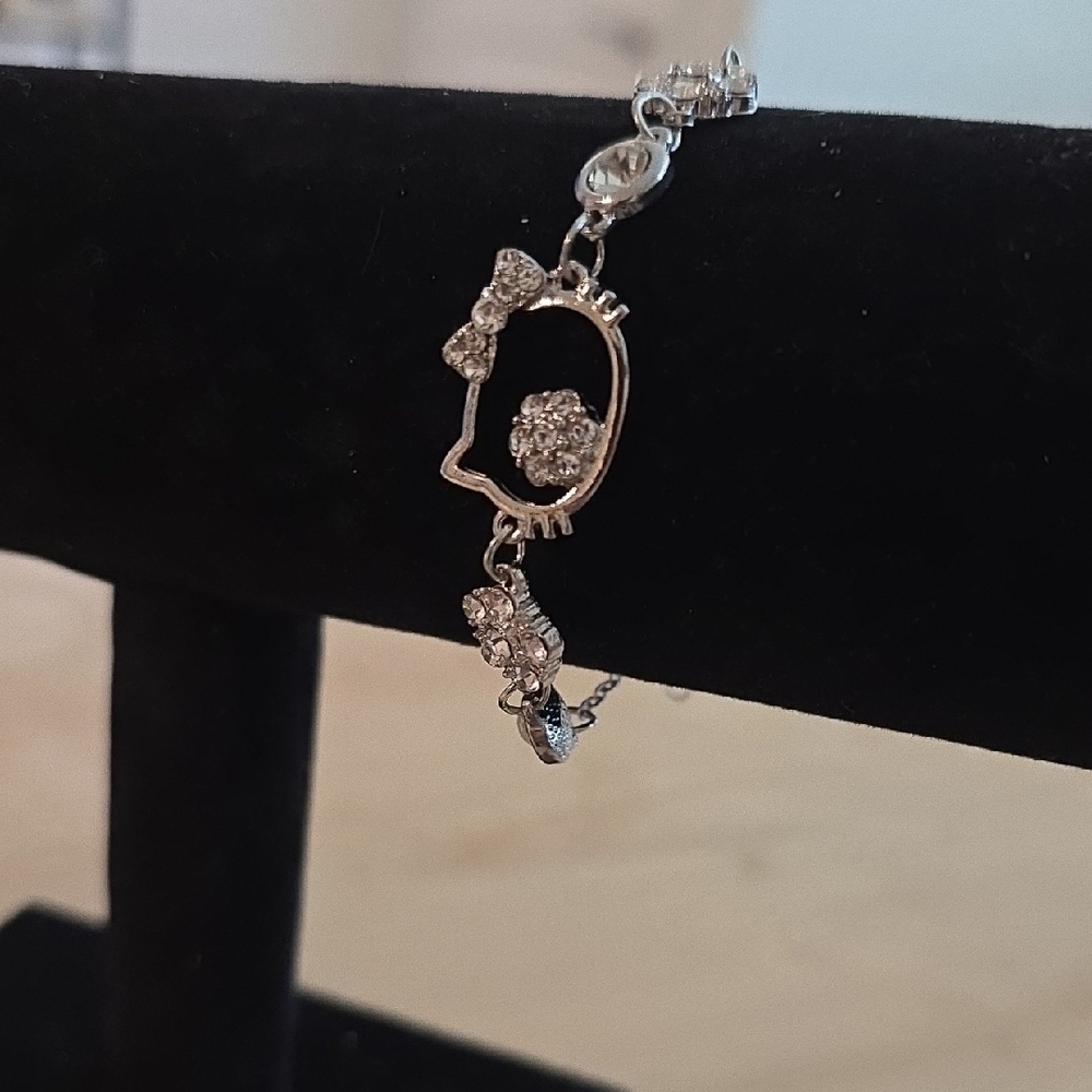 Elegant Silver Bracelet with Bow Accents